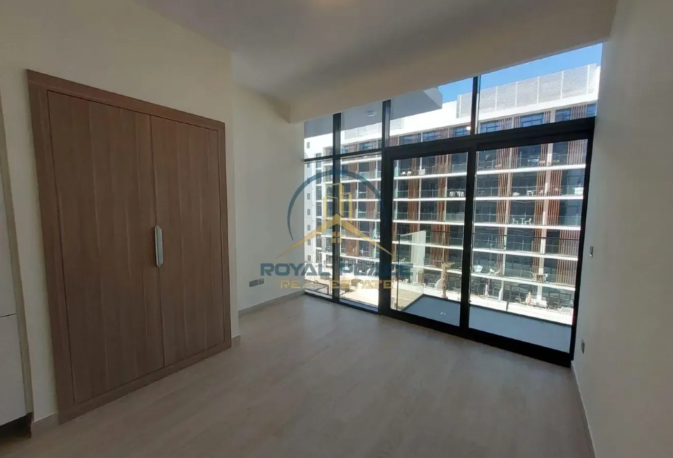UNFURNISHED STUDIO | SPACIOUS | HIGH FLOOR