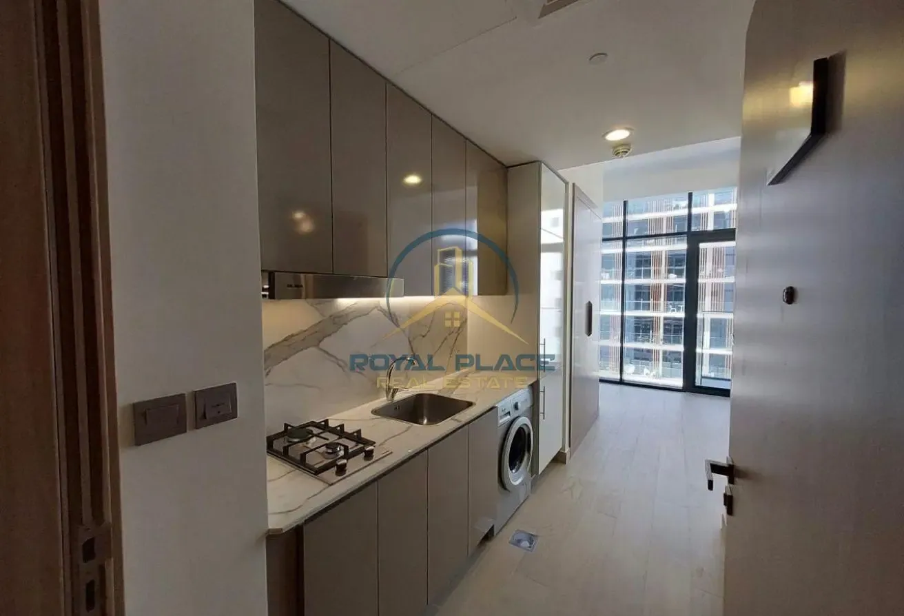 UNFURNISHED STUDIO | SPACIOUS | HIGH FLOOR