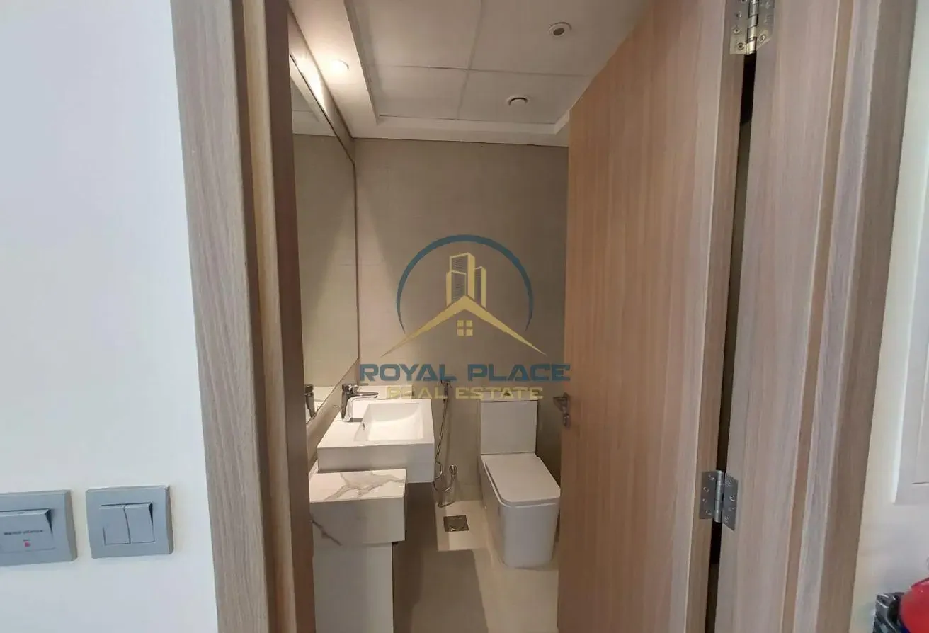 UNFURNISHED STUDIO | SPACIOUS | HIGH FLOOR