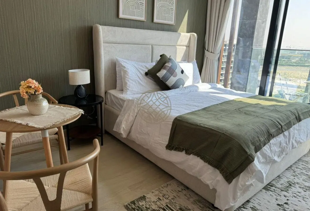 12 Cheques | Furnished | Boulevard View