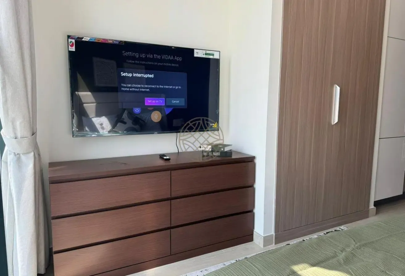 12 Cheques | Furnished | Boulevard View