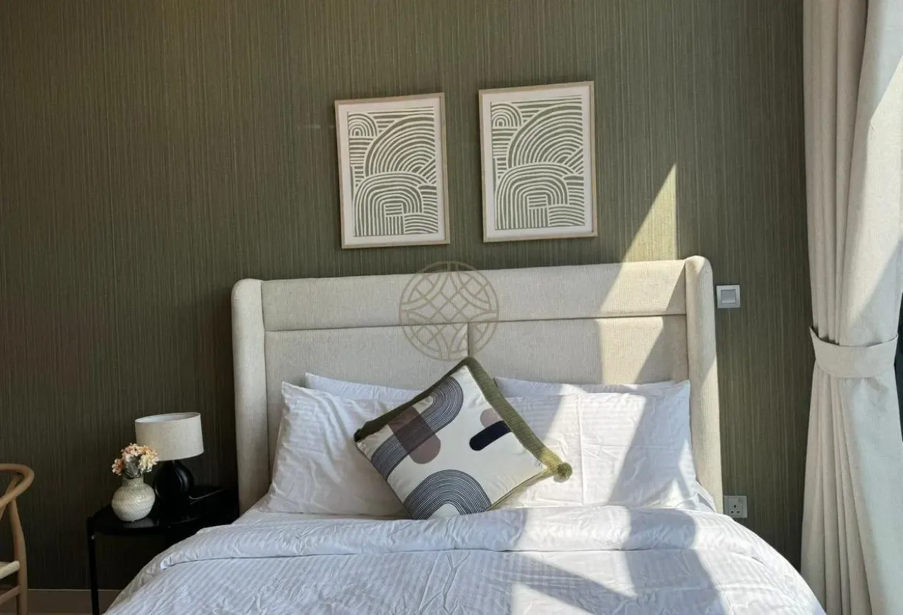 12 Cheques | Furnished | Boulevard View