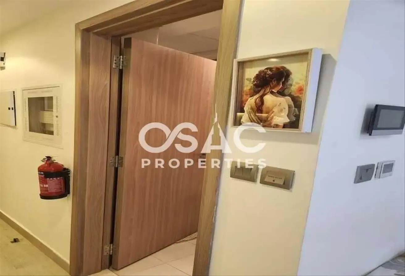 FURNISHED STUDIO I WELL MAINTAINED I PRIME UNIT