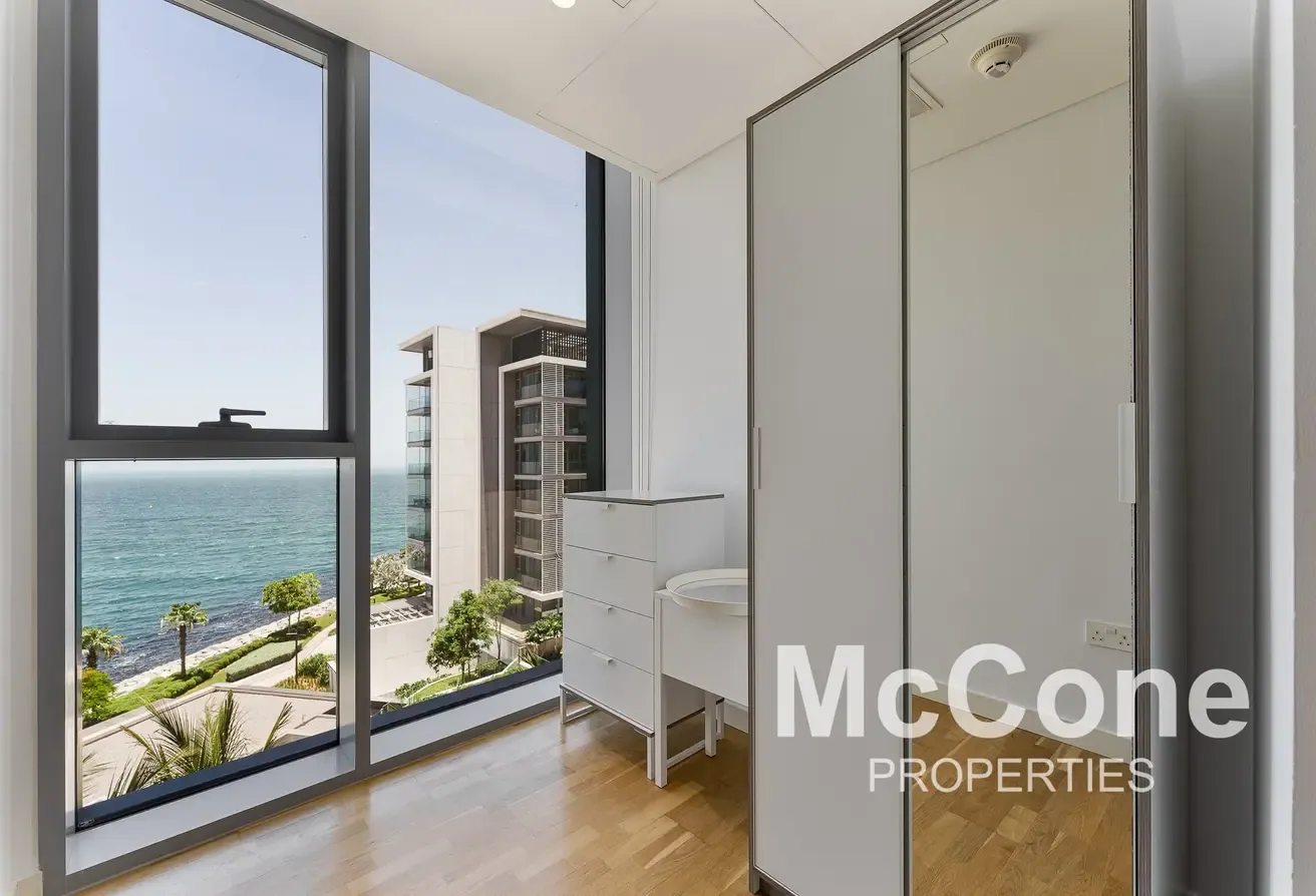 Ocean View | Vacant | Exclusive