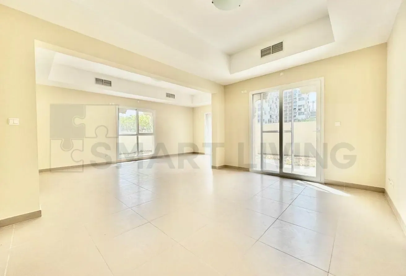 Ready to Move | 5 Bed Villa | Full Maint | 4 Chqs