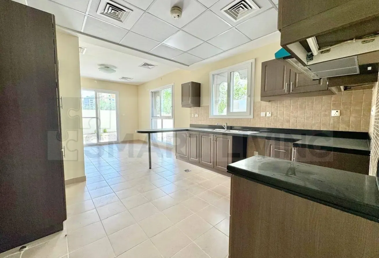 Ready to Move | 5 Bed Villa | Full Maint | 4 Chqs