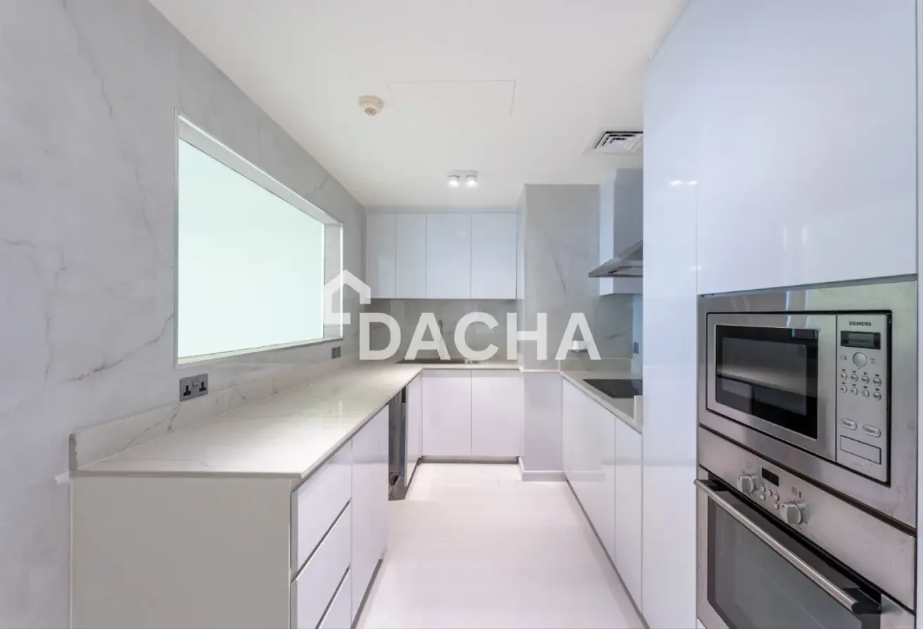 Up to 4 cheques | Sea view | Keys in hand | Bright