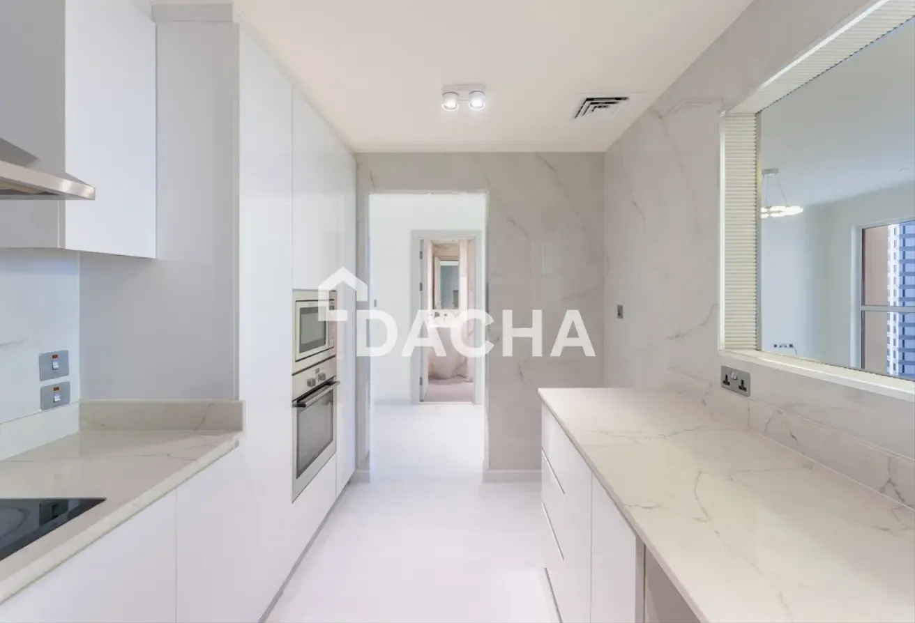 Up to 4 cheques | Sea view | Keys in hand | Bright