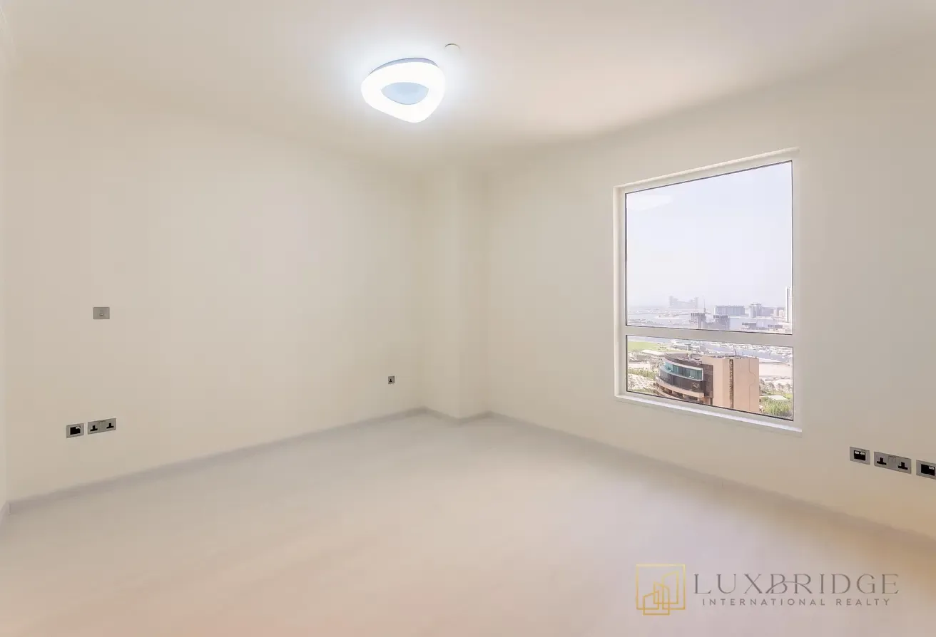 Upgraded | Unfurnished | Vacant | Sea View