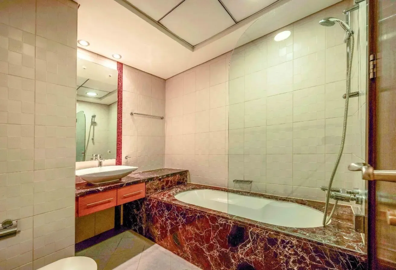 Sea View Upgraded 2BR | Balcony | Murjan