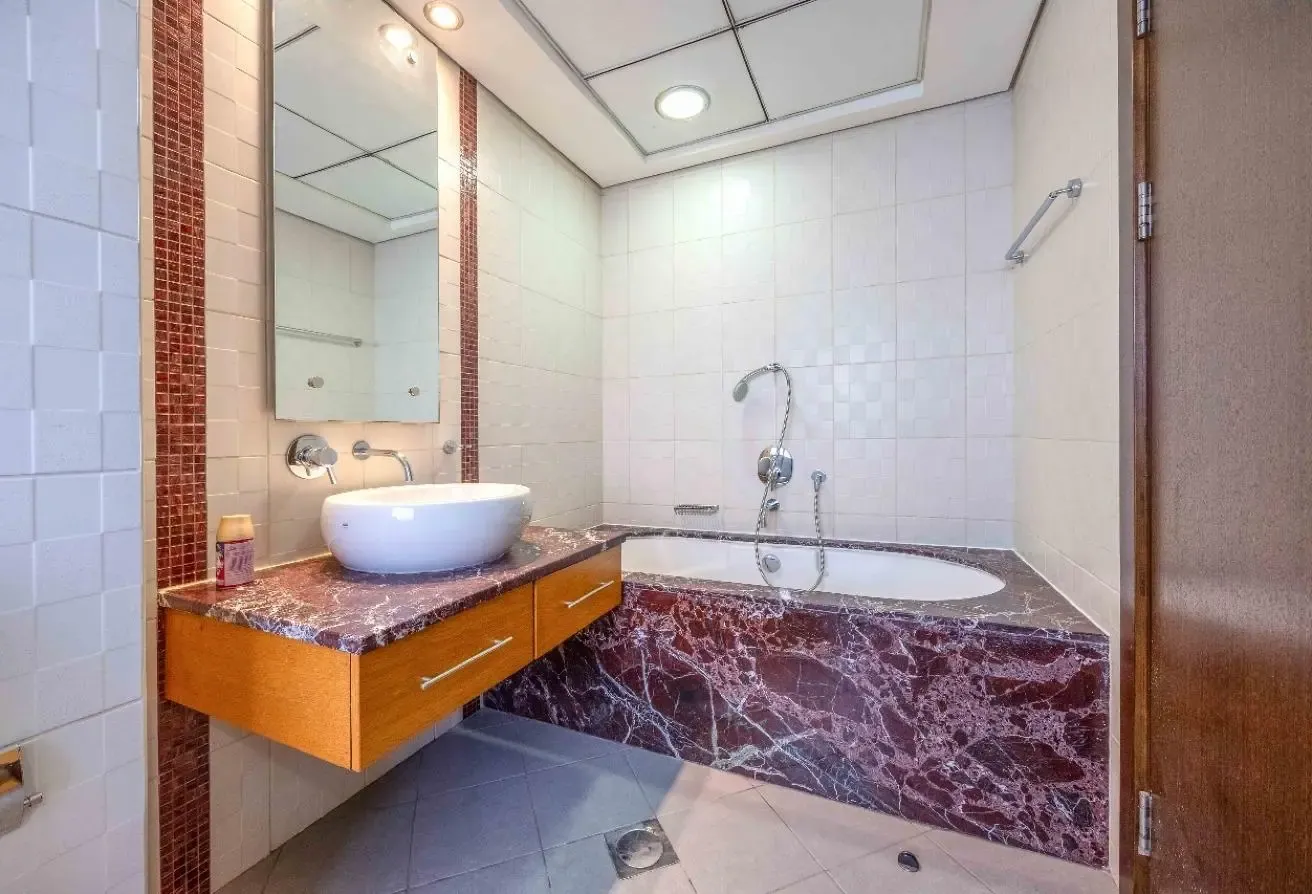 Sea View Upgraded 2BR | Balcony | Murjan