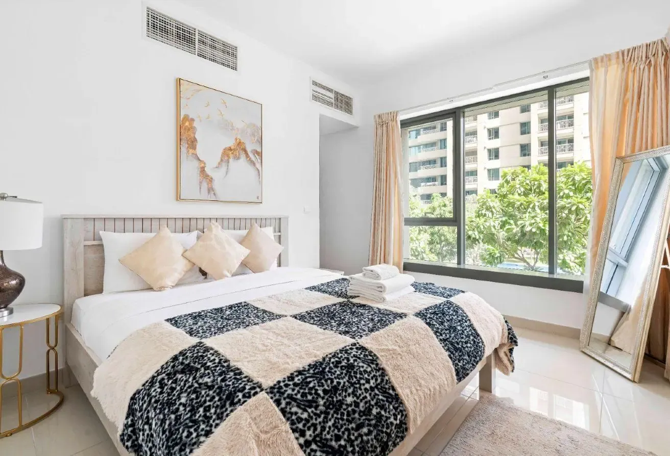 Charming 1BHK |Pool View |Furnished |Available Now
