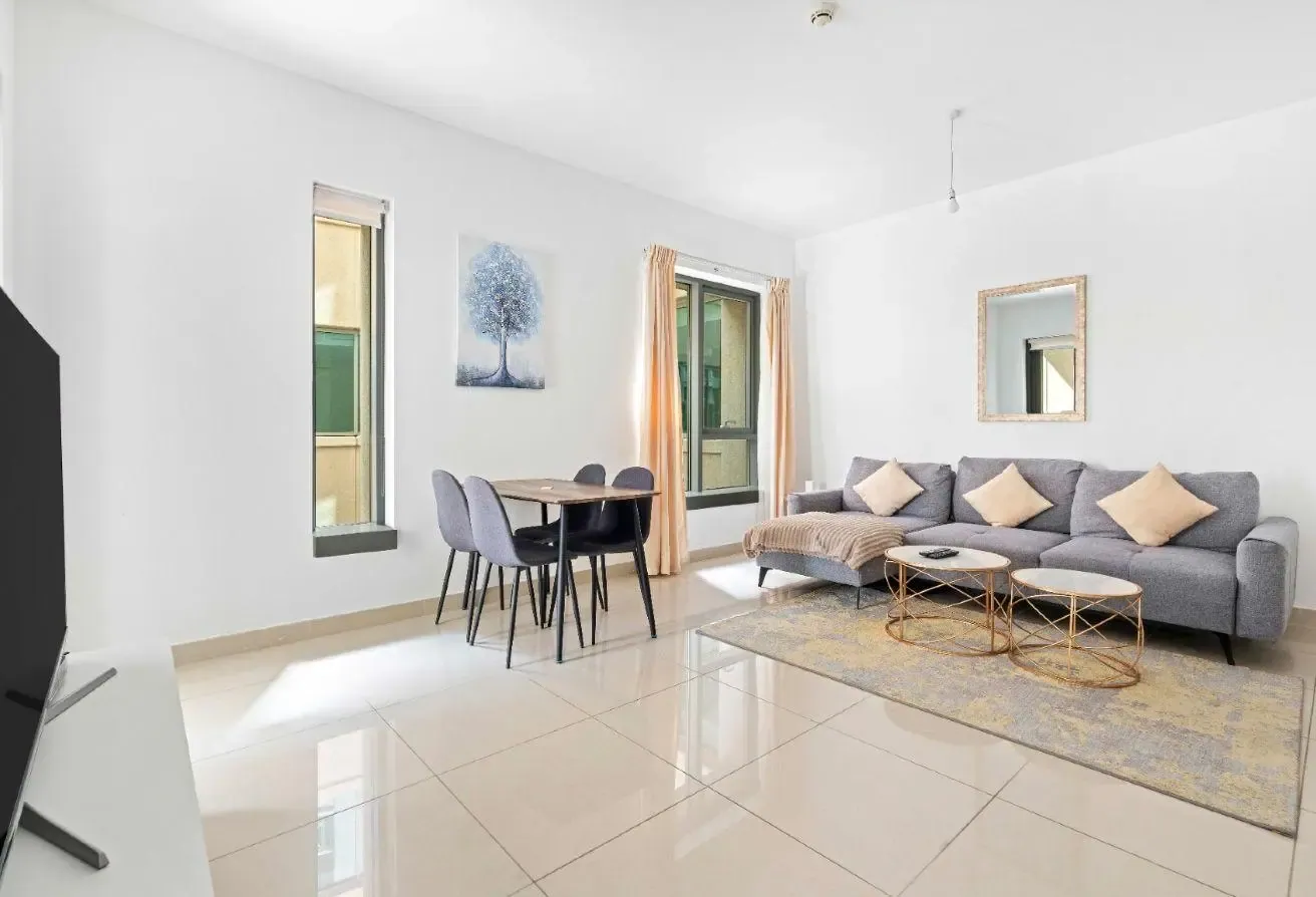 Charming 1BHK |Pool View |Furnished |Available Now
