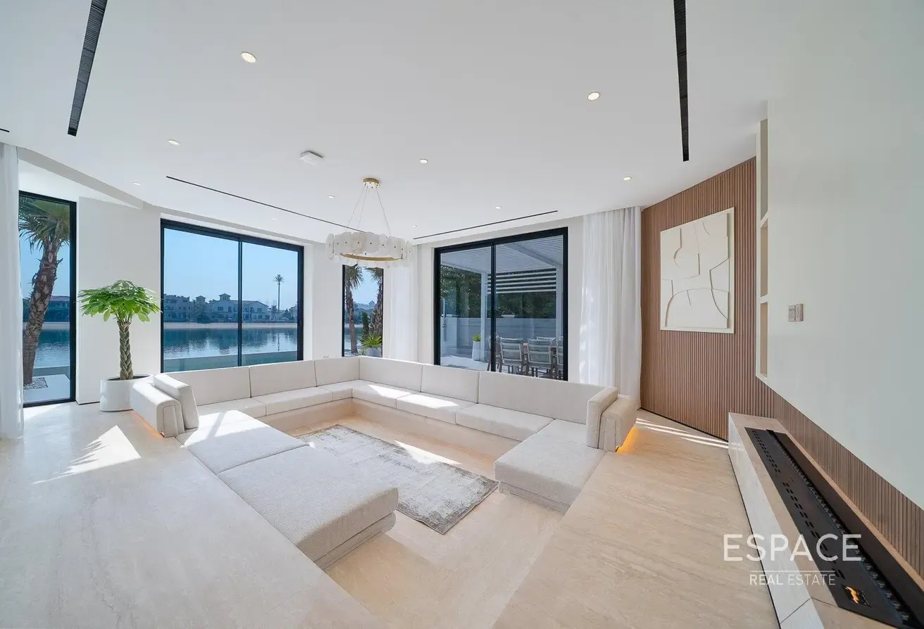 Upgraded 4 BR Rotunda | Skyline Views