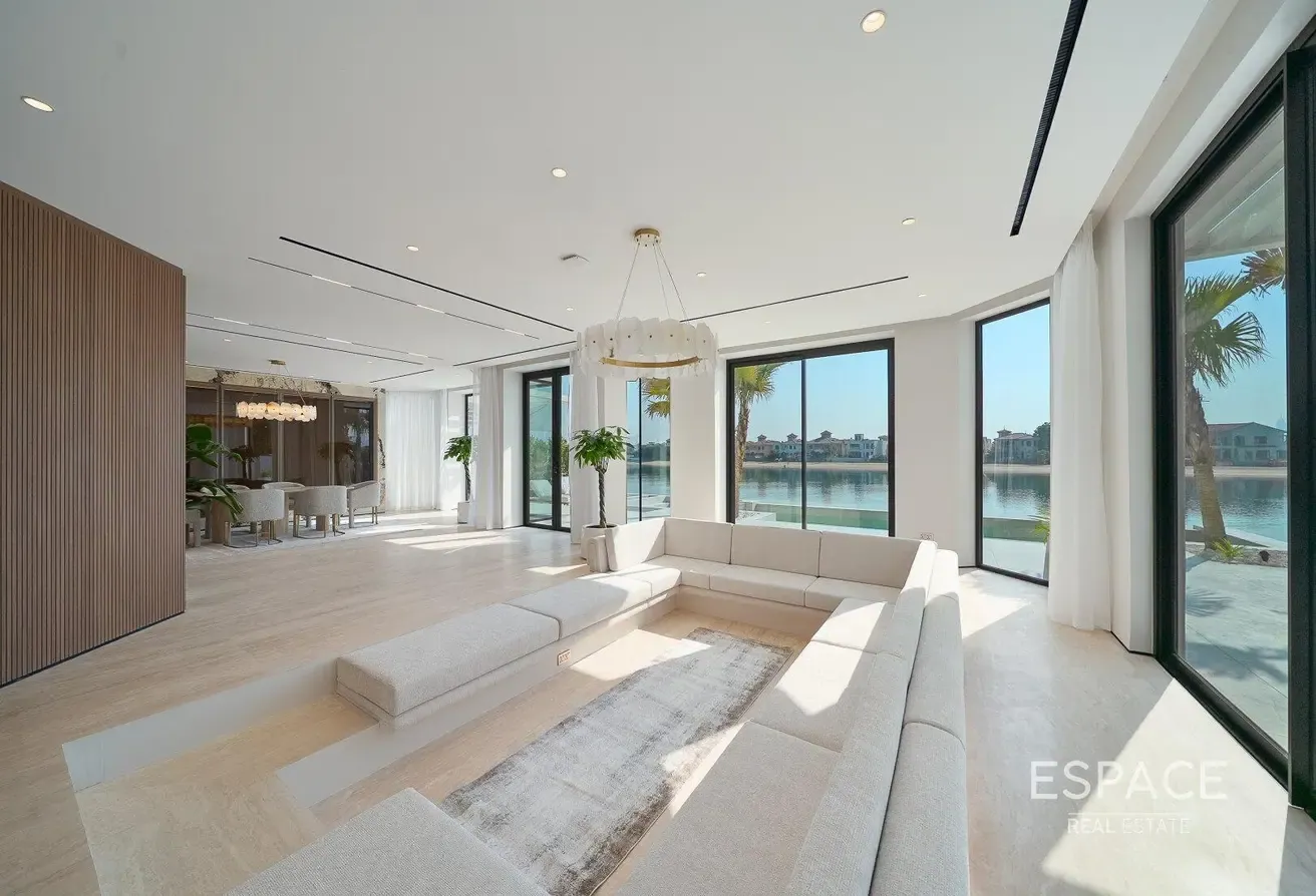 Upgraded 4 BR Rotunda | Skyline Views