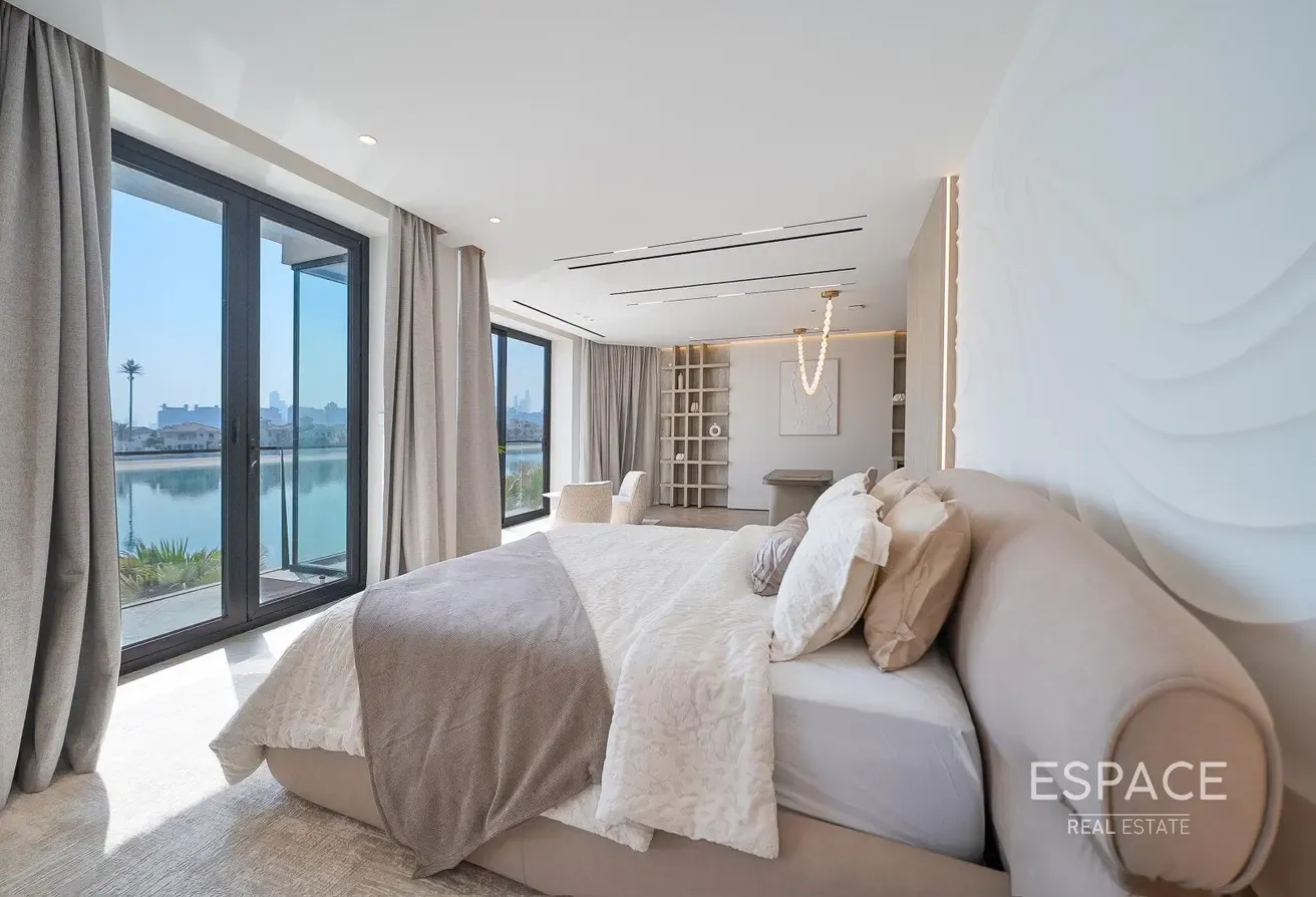 Upgraded 4 BR Rotunda | Skyline Views