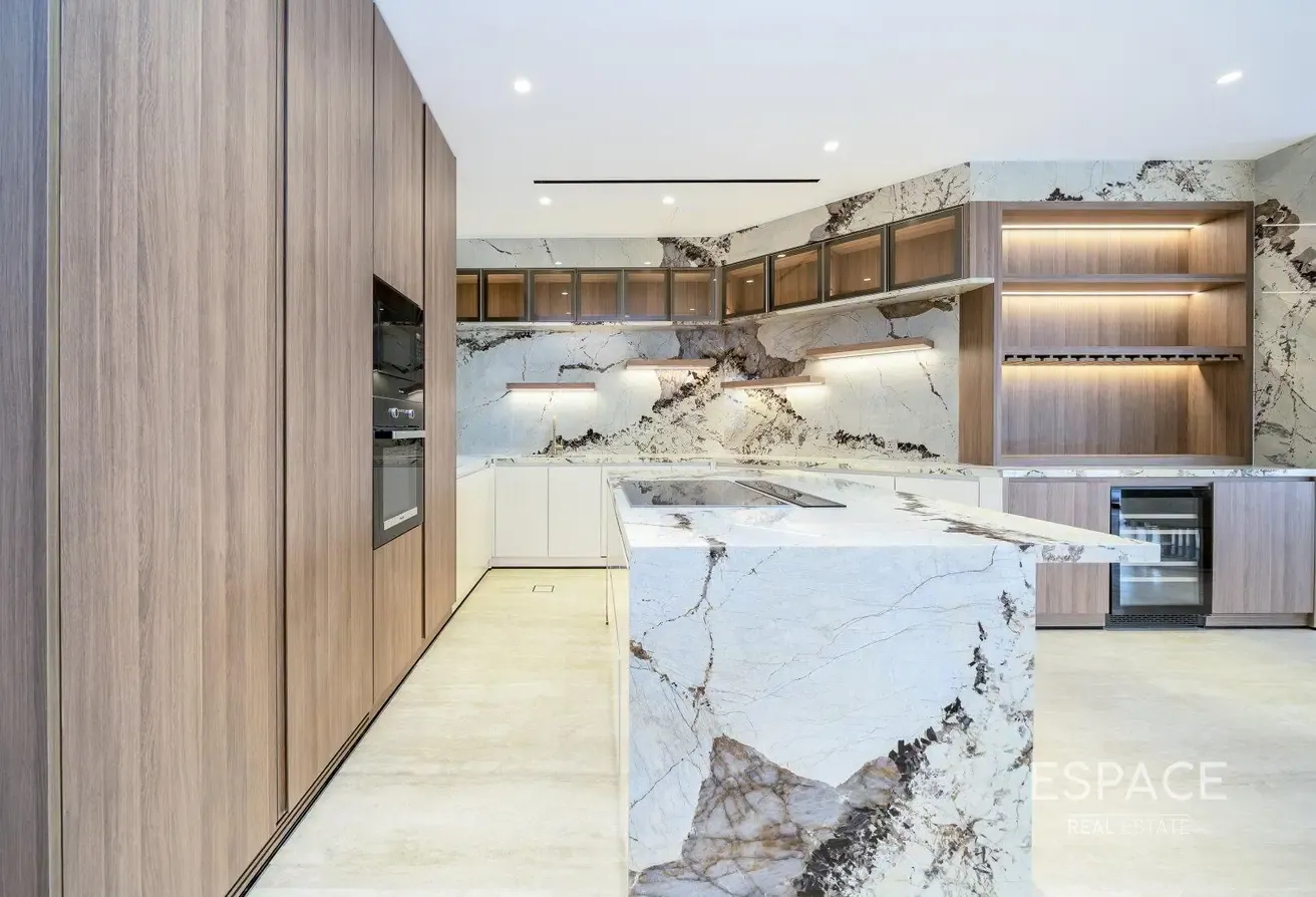 Upgraded 4 BR Rotunda | Skyline Views