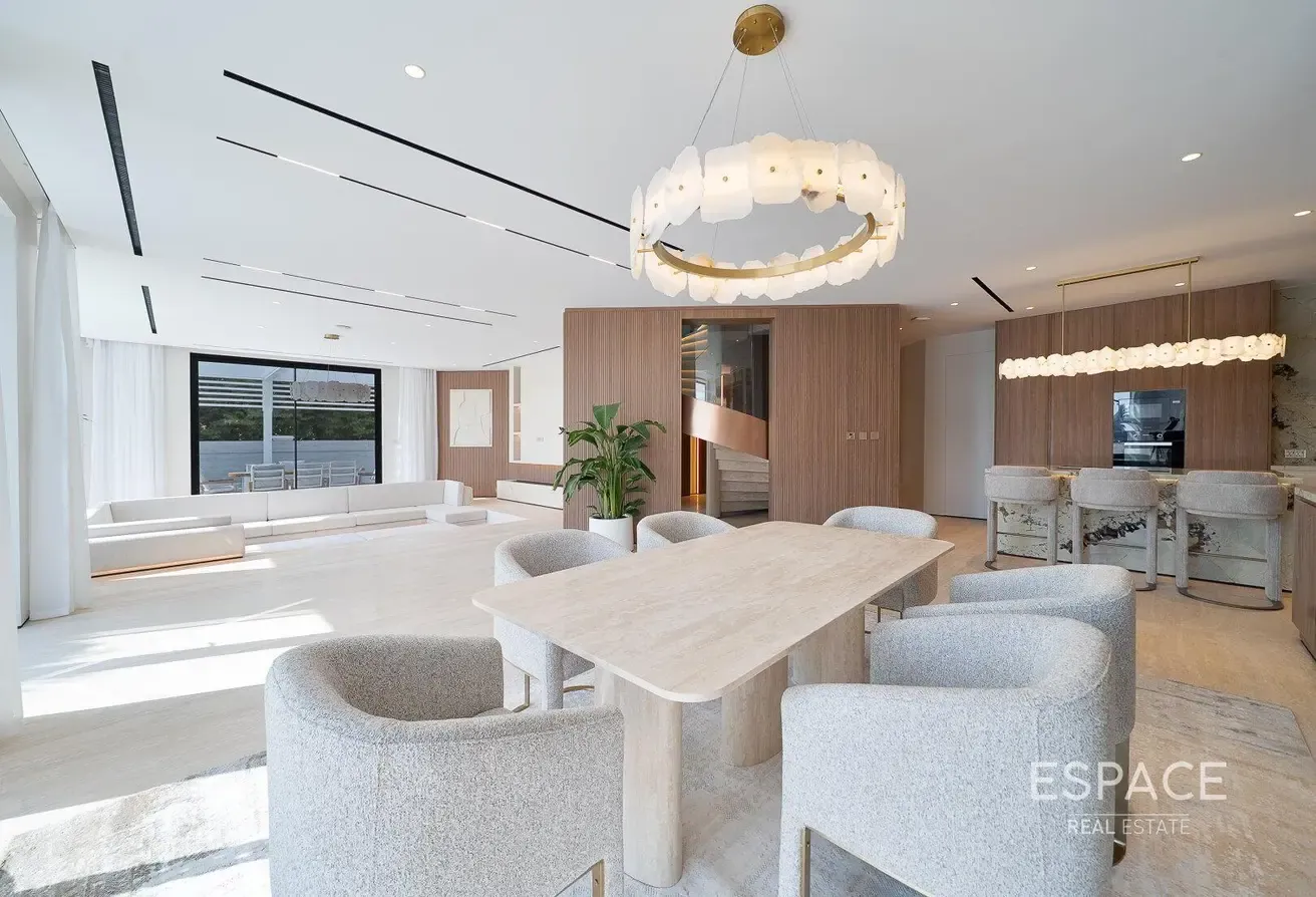 Upgraded 4 BR Rotunda | Skyline Views