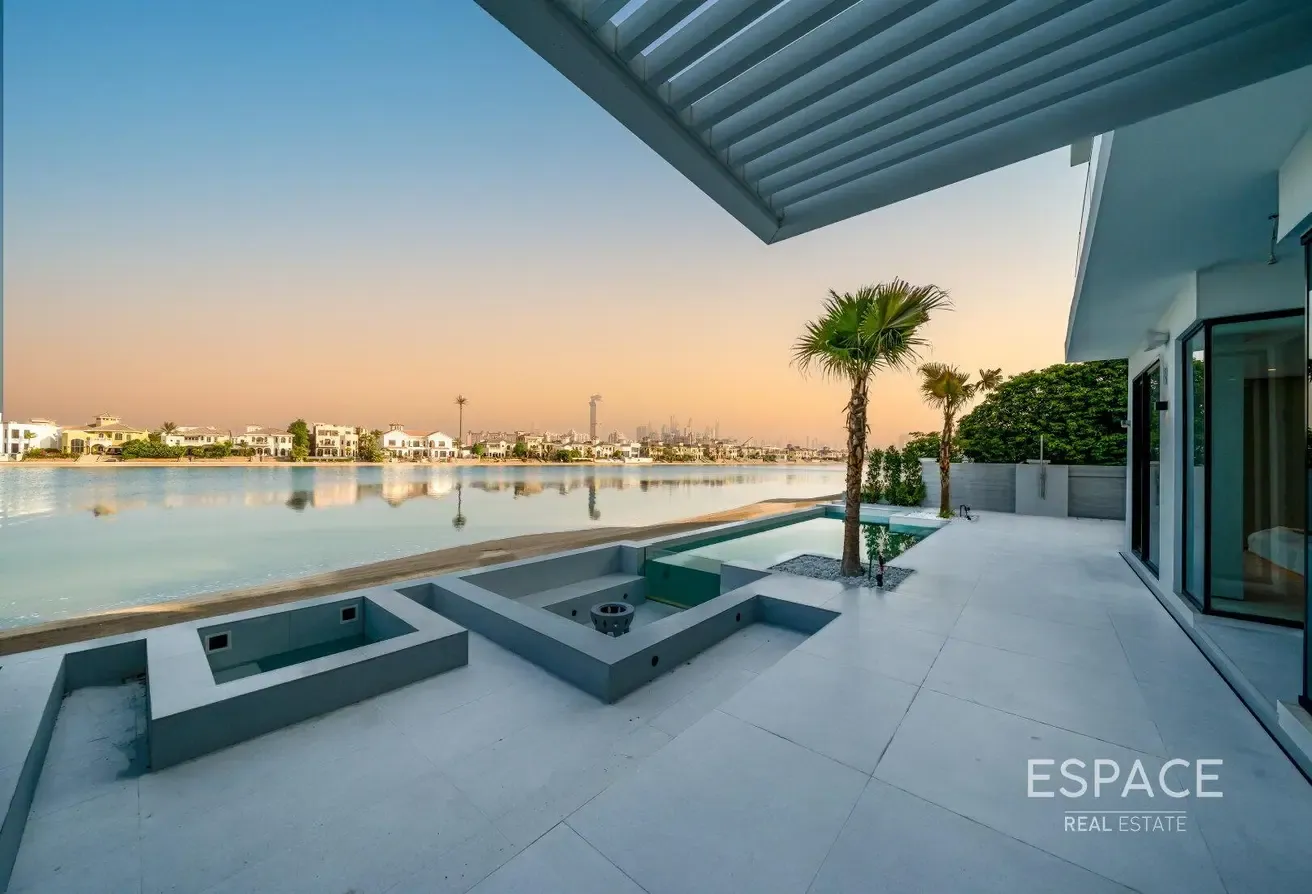 Upgraded 4 BR Rotunda | Skyline Views