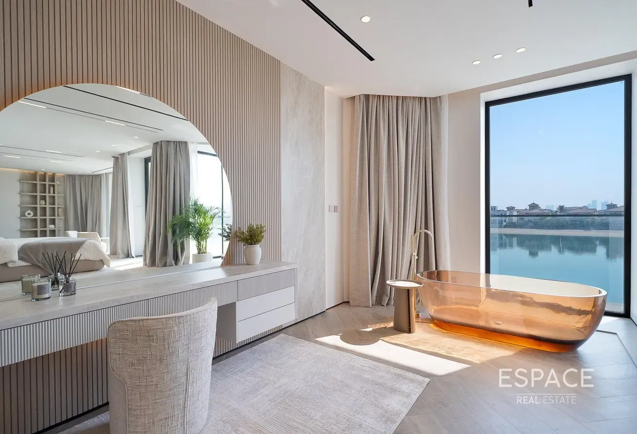 Upgraded 4 BR Rotunda | Skyline Views