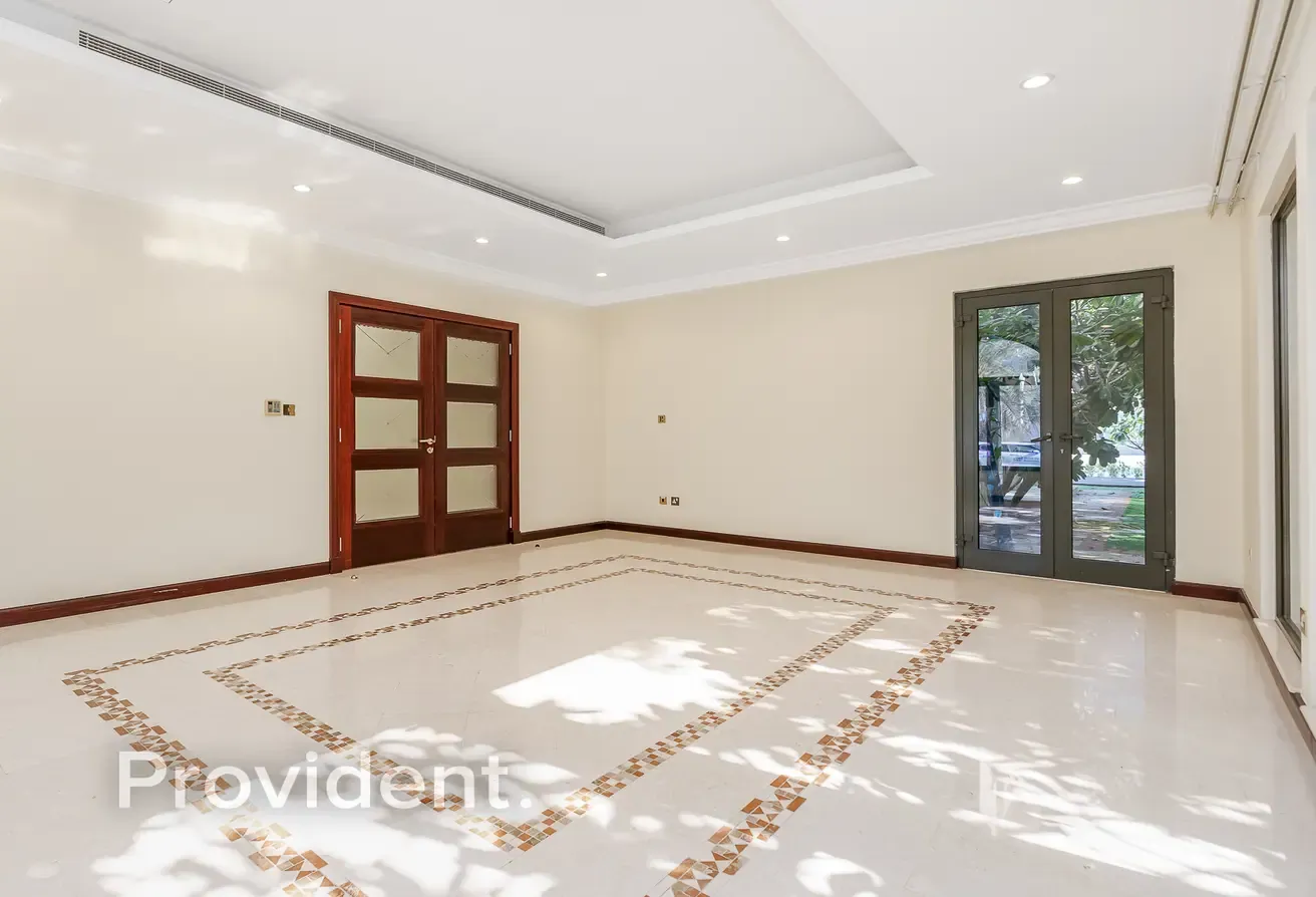 Palm Jumeirah Villa | Pool | Direct Beach Access