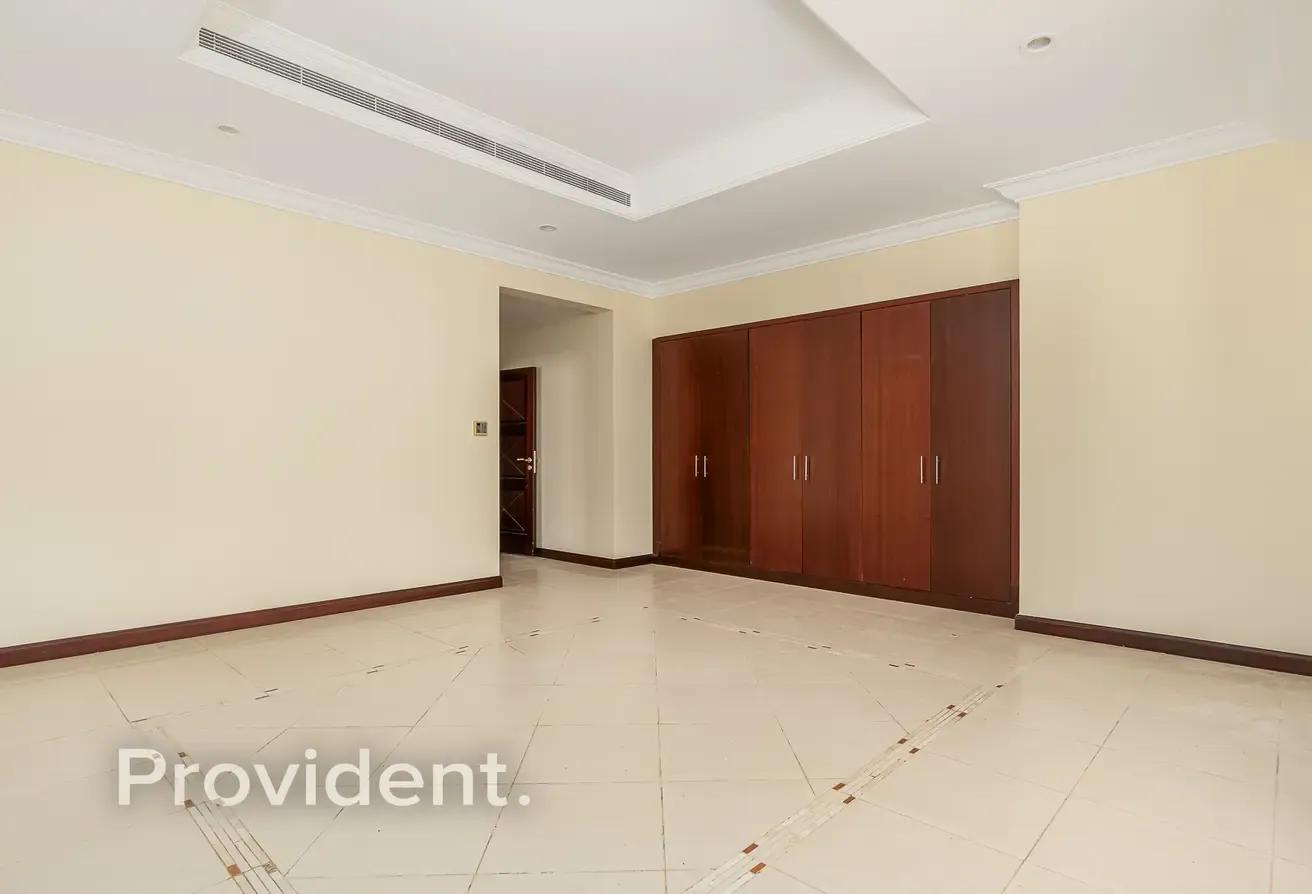 Palm Jumeirah Villa | Pool | Direct Beach Access