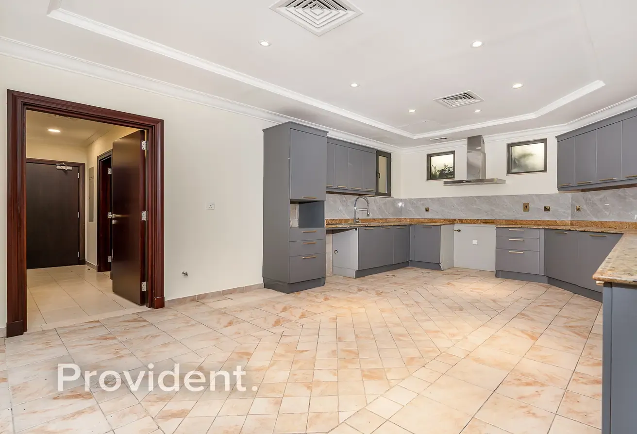 Palm Jumeirah Villa | Pool | Direct Beach Access