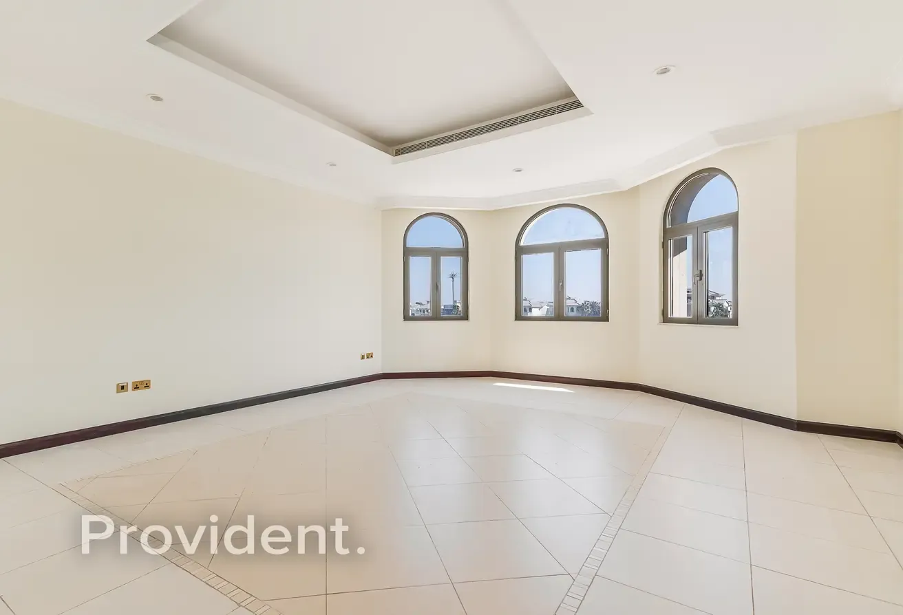 Palm Jumeirah Villa | Pool | Direct Beach Access