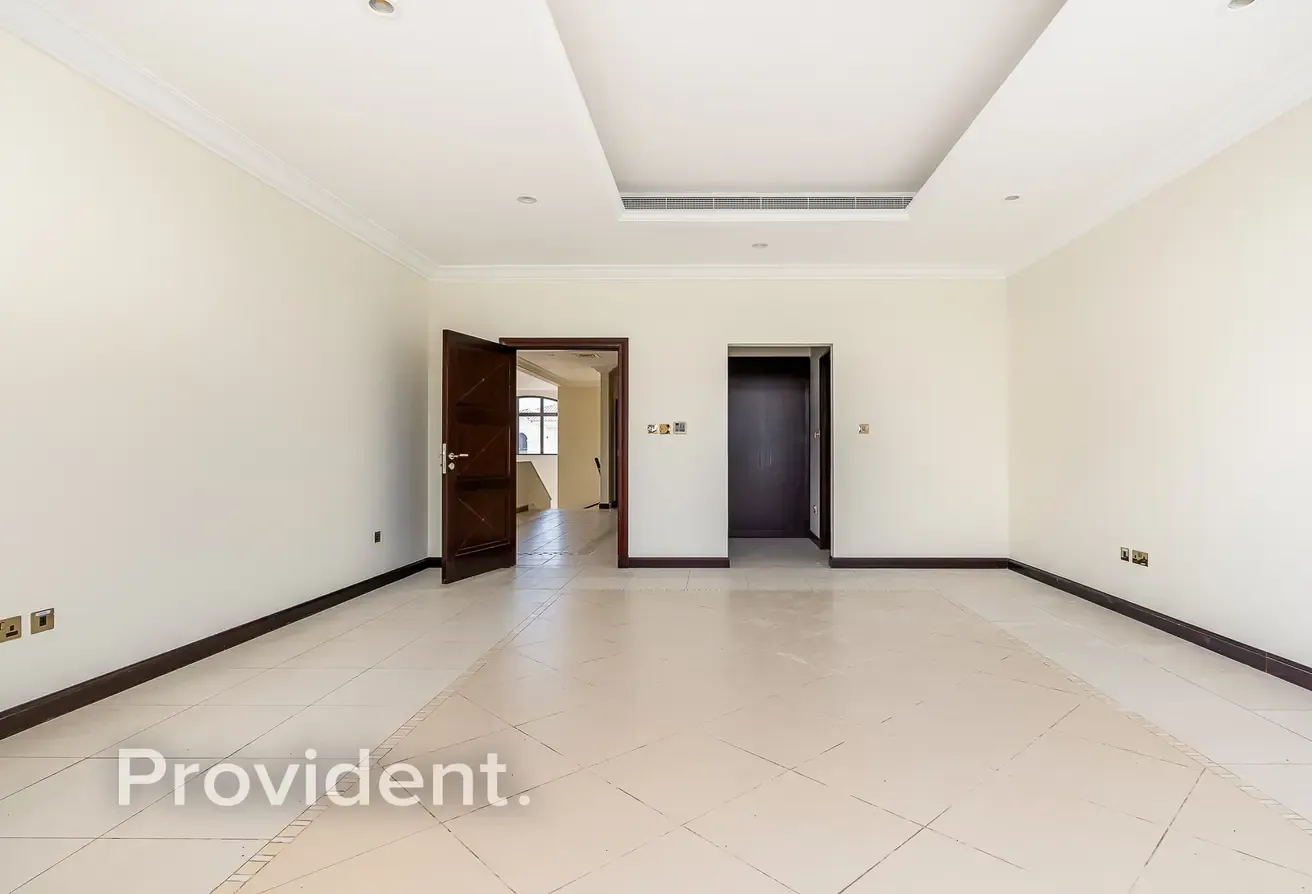 Palm Jumeirah Villa | Pool | Direct Beach Access