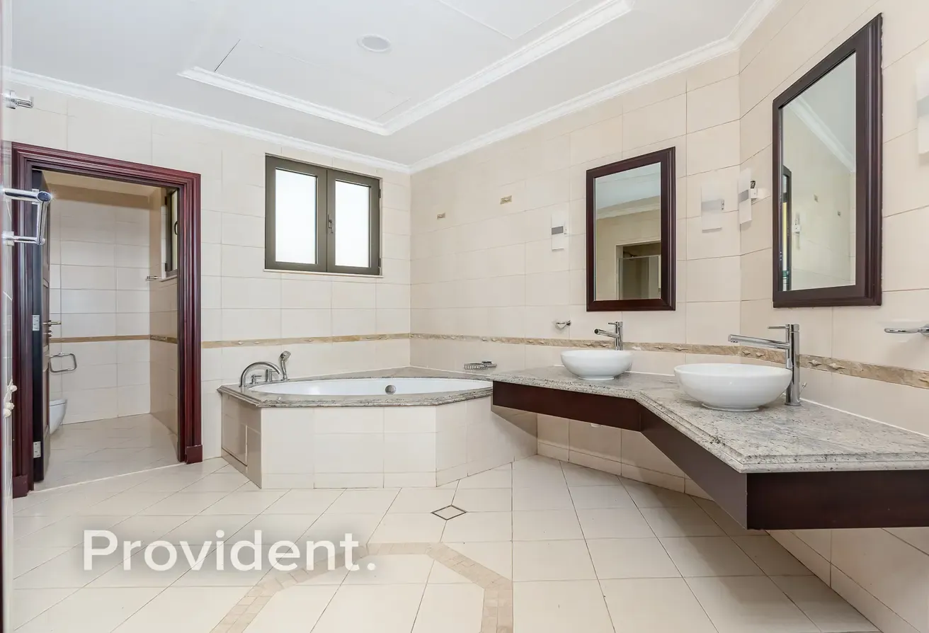 Palm Jumeirah Villa | Pool | Direct Beach Access