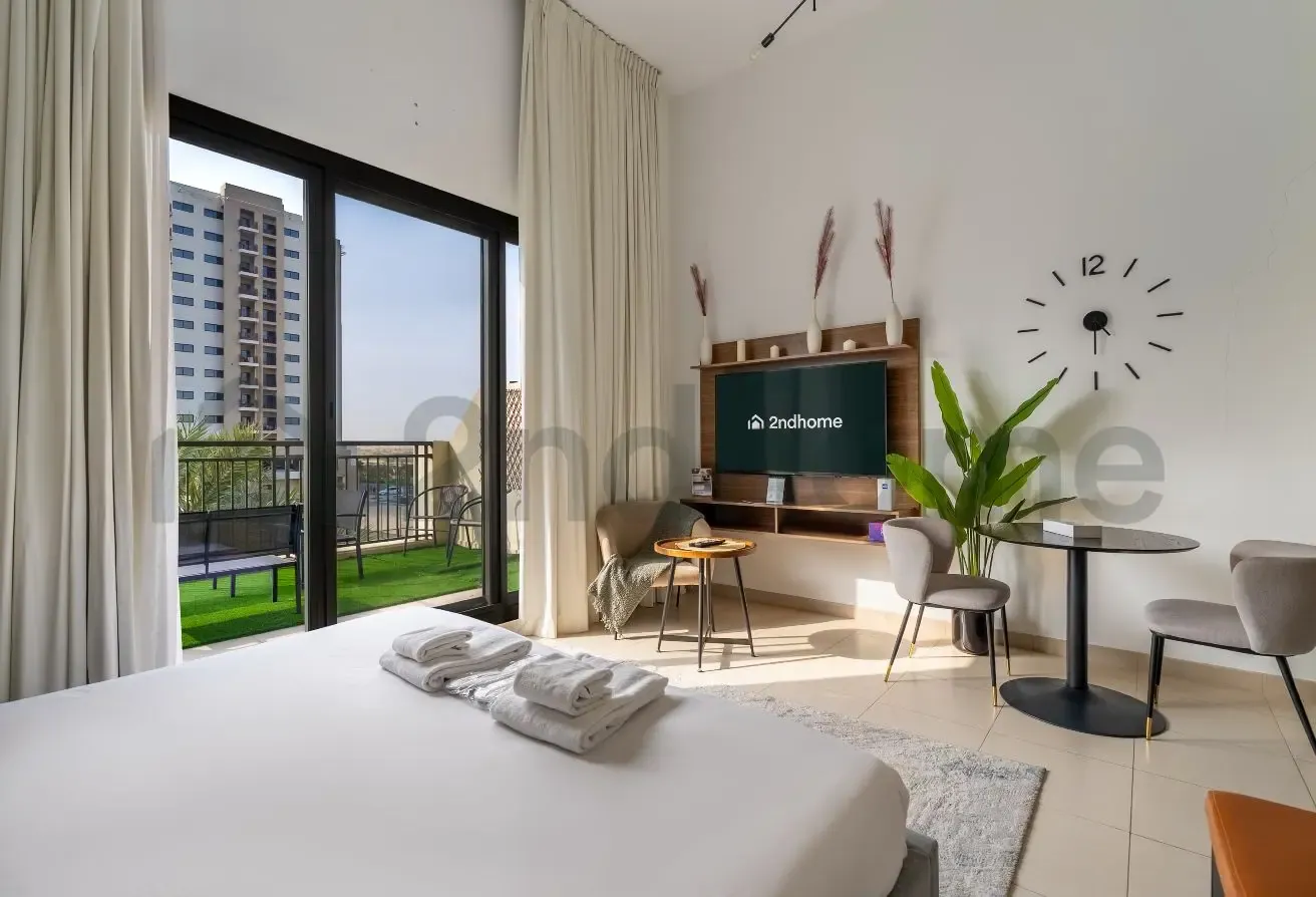 Summer Escape | Modern Studio at UNA Town Square