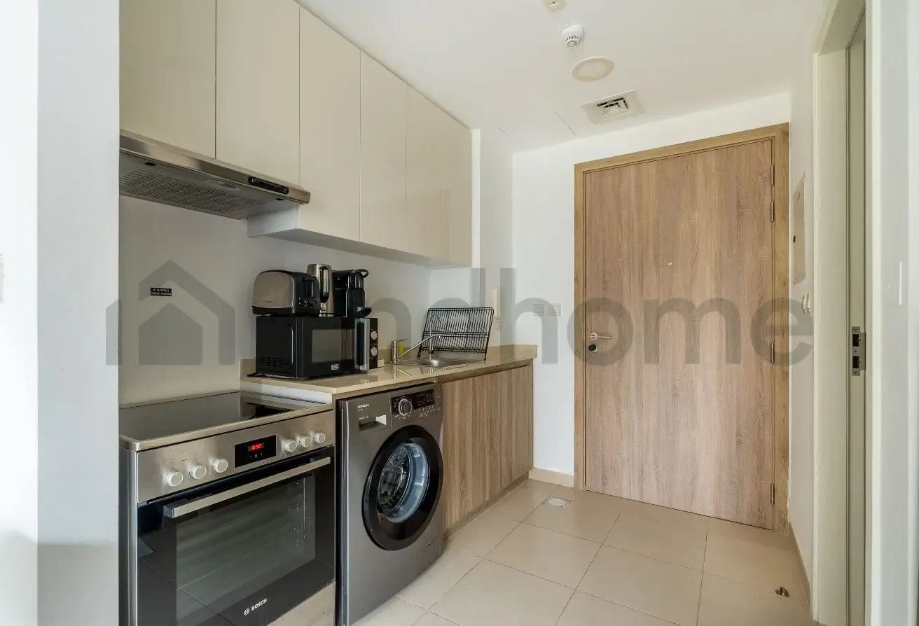 Summer Escape | Modern Studio at UNA Town Square