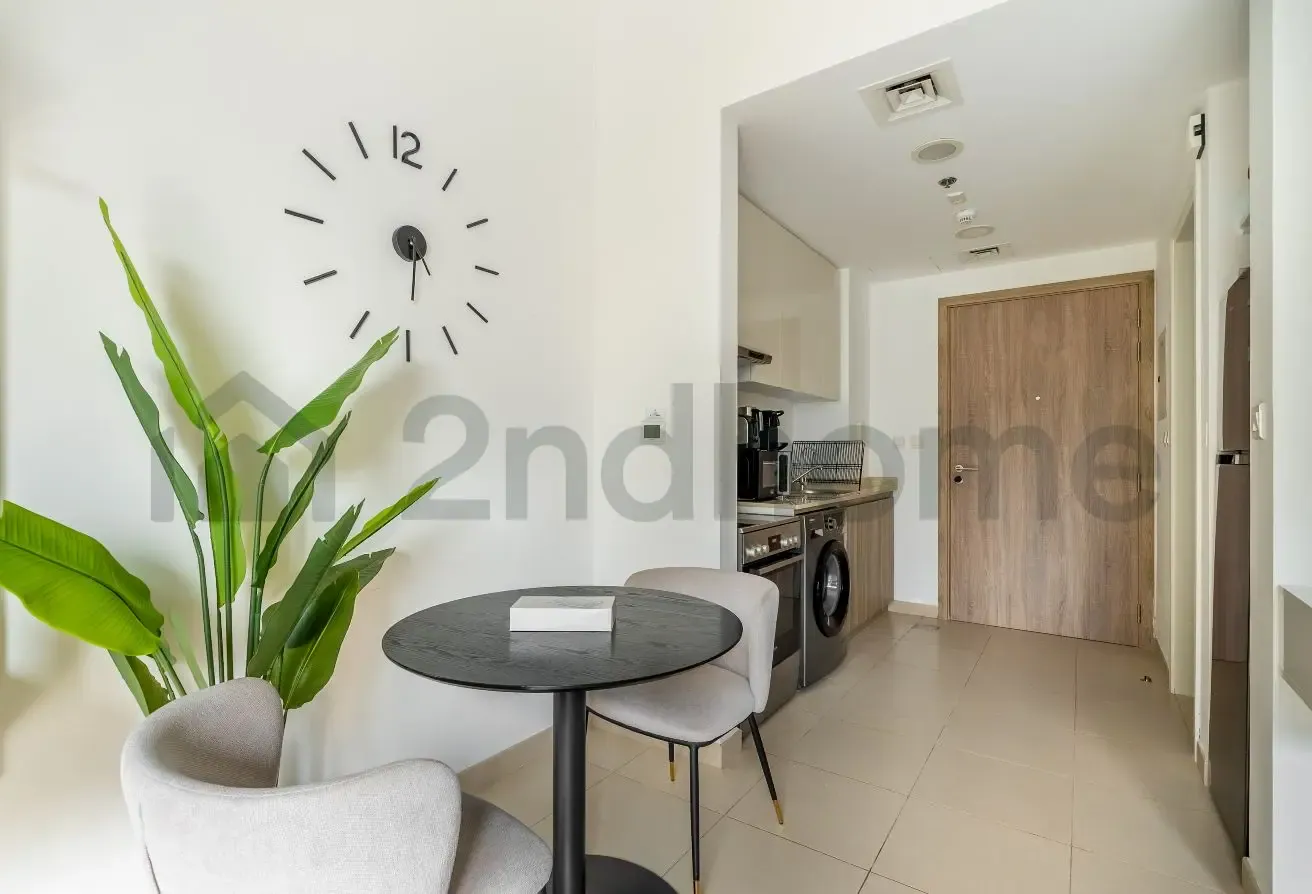 Summer Escape | Modern Studio at UNA Town Square