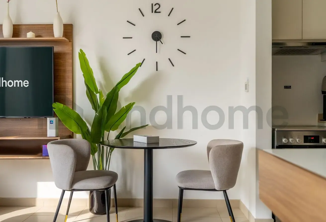 Summer Escape | Modern Studio at UNA Town Square