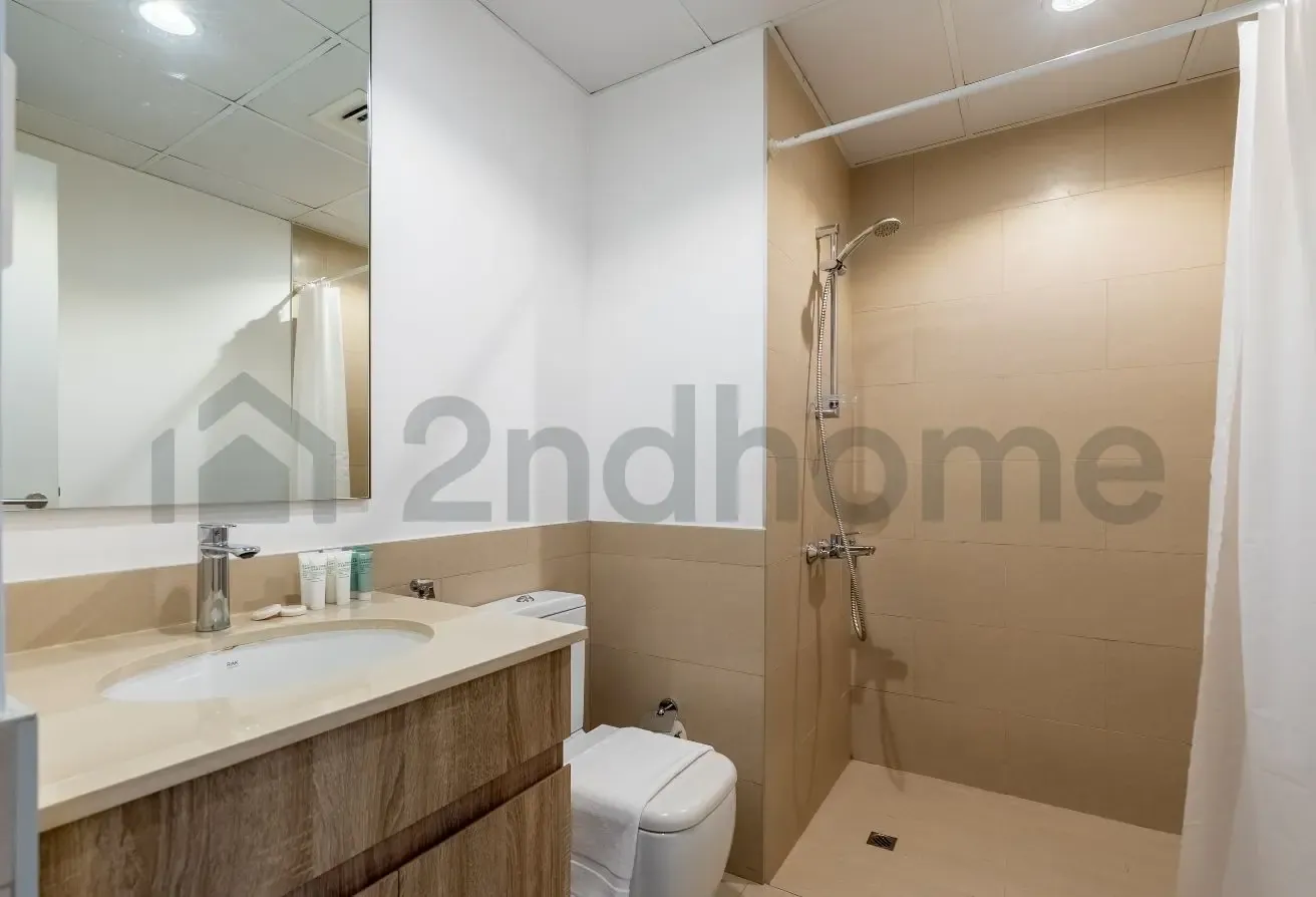 Summer Escape | Modern Studio at UNA Town Square