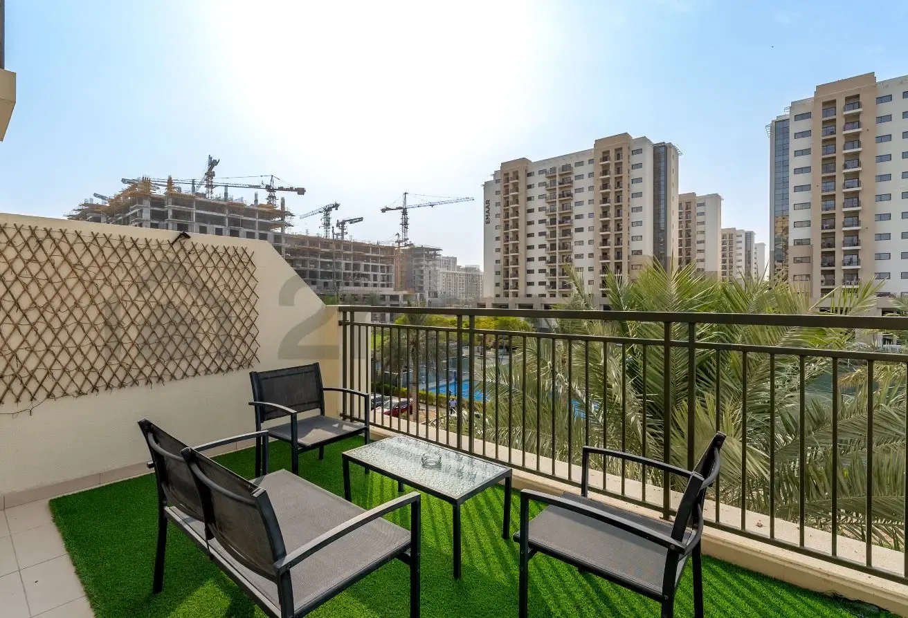 Summer Escape | Modern Studio at UNA Town Square