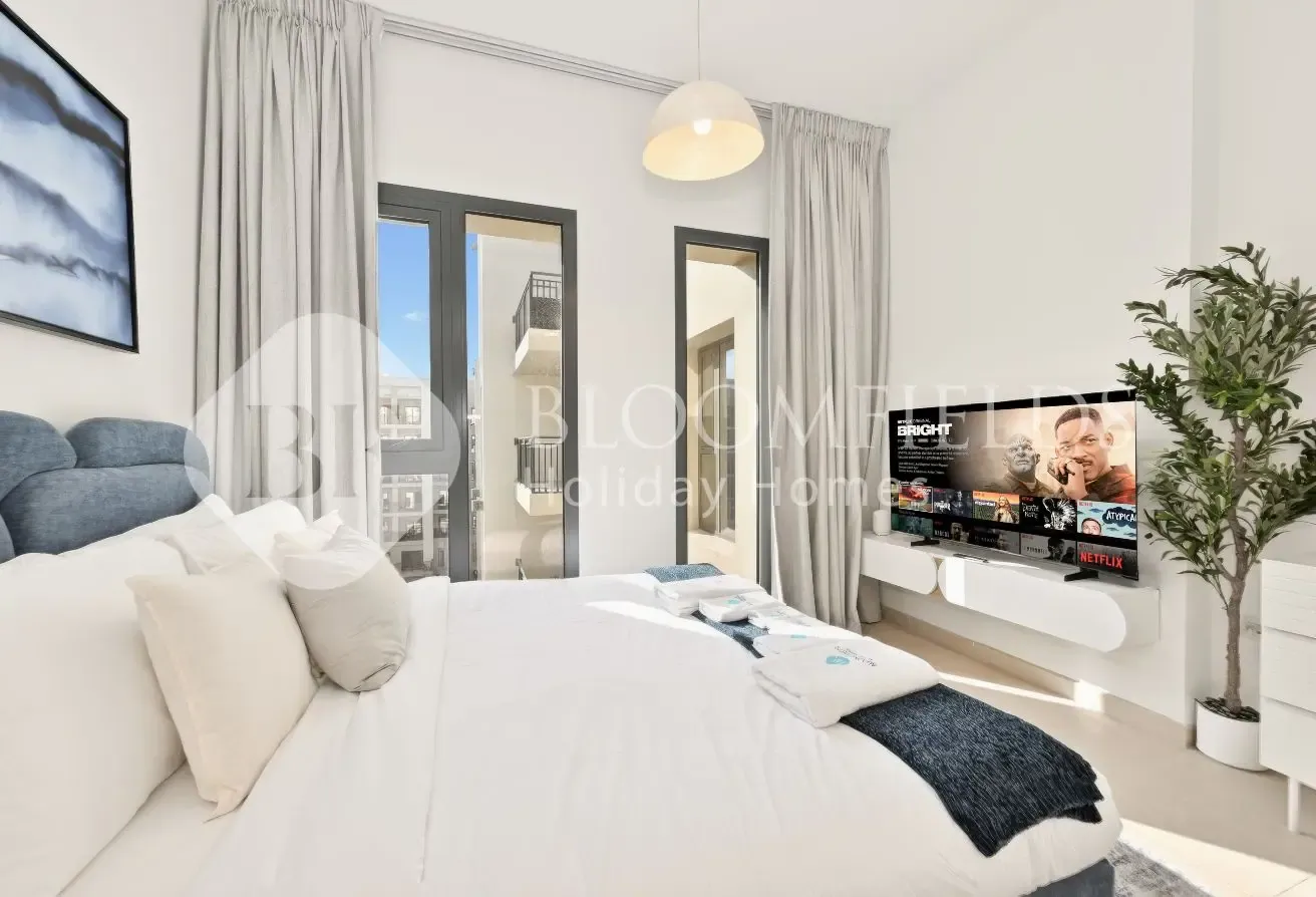 Modern Studio l Heart of Town Square l Book Now