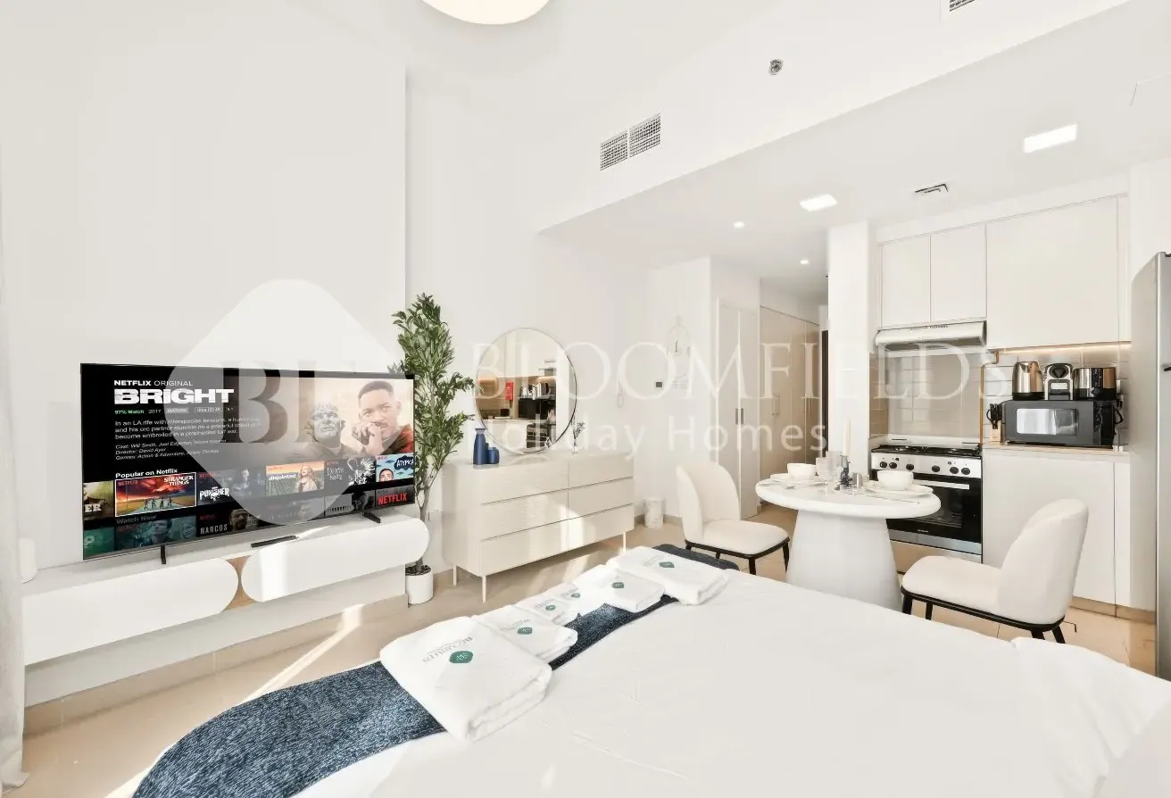 Modern Studio l Heart of Town Square l Book Now