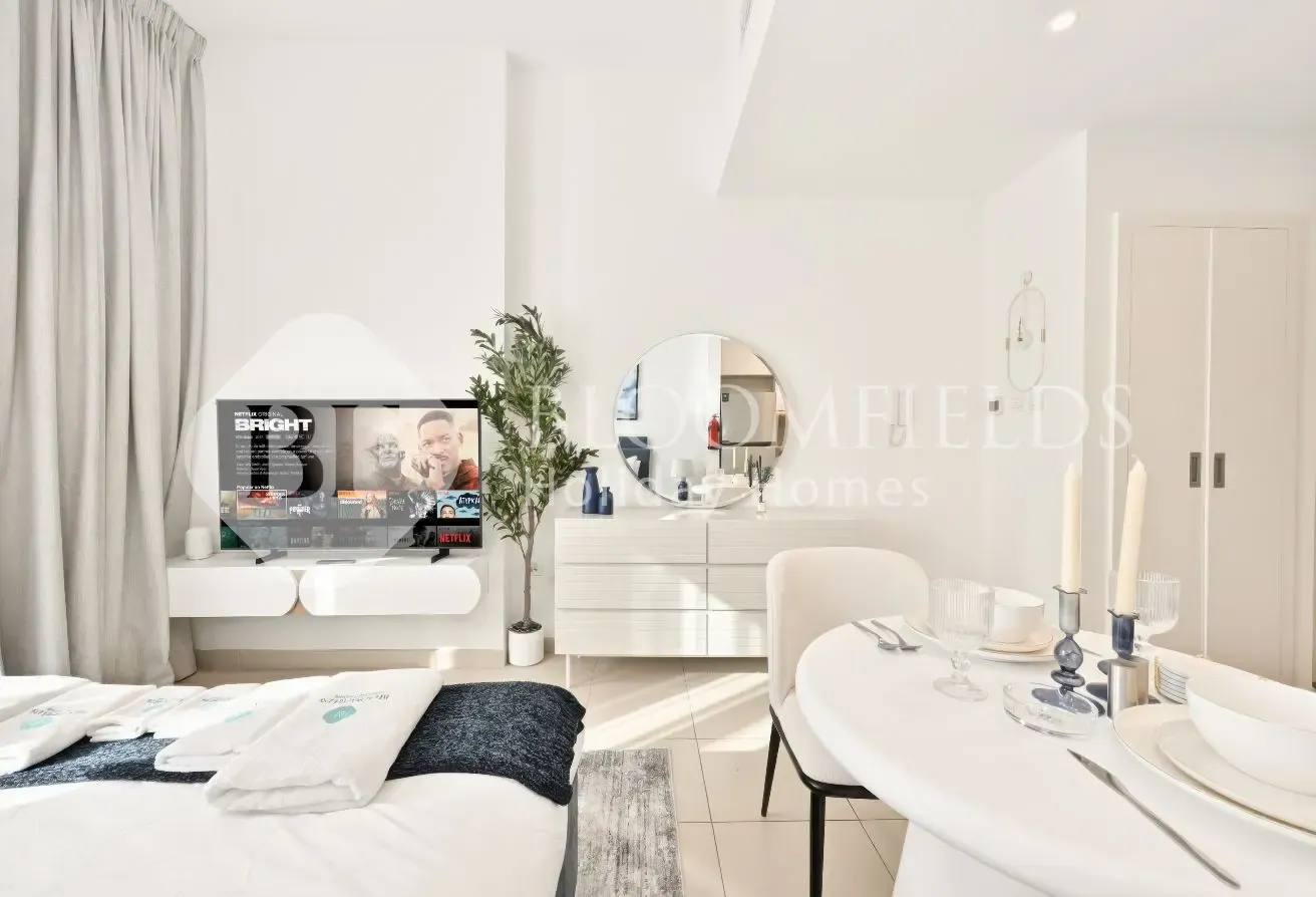 Modern Studio l Heart of Town Square l Book Now