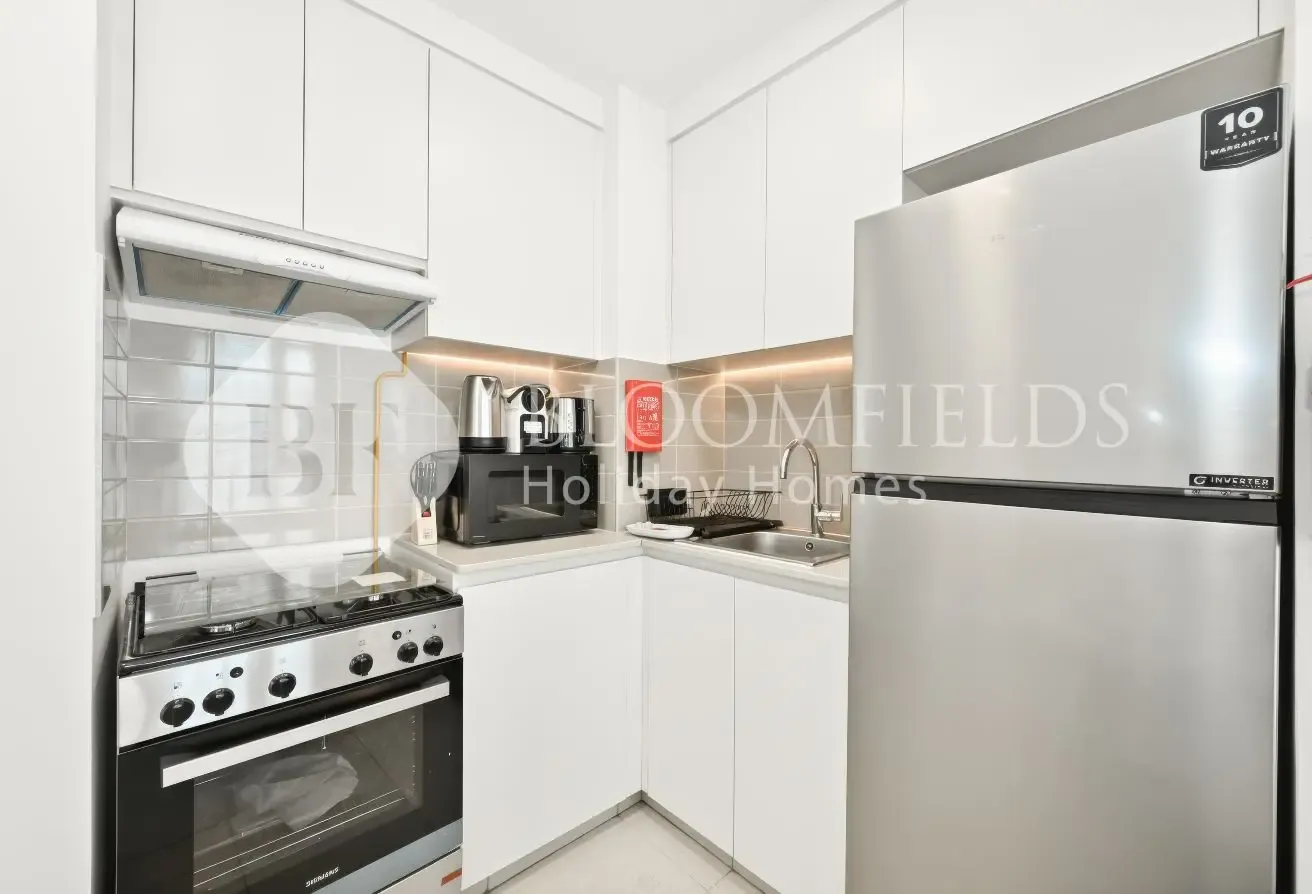 Modern Studio l Heart of Town Square l Book Now