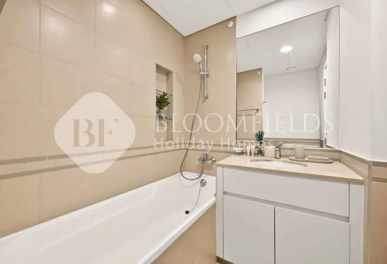 Modern Studio l Heart of Town Square l Book Now