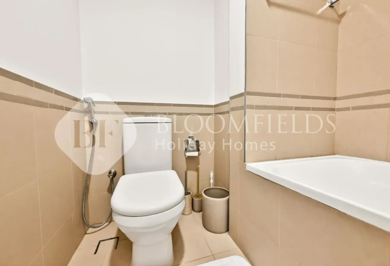 Modern Studio l Heart of Town Square l Book Now