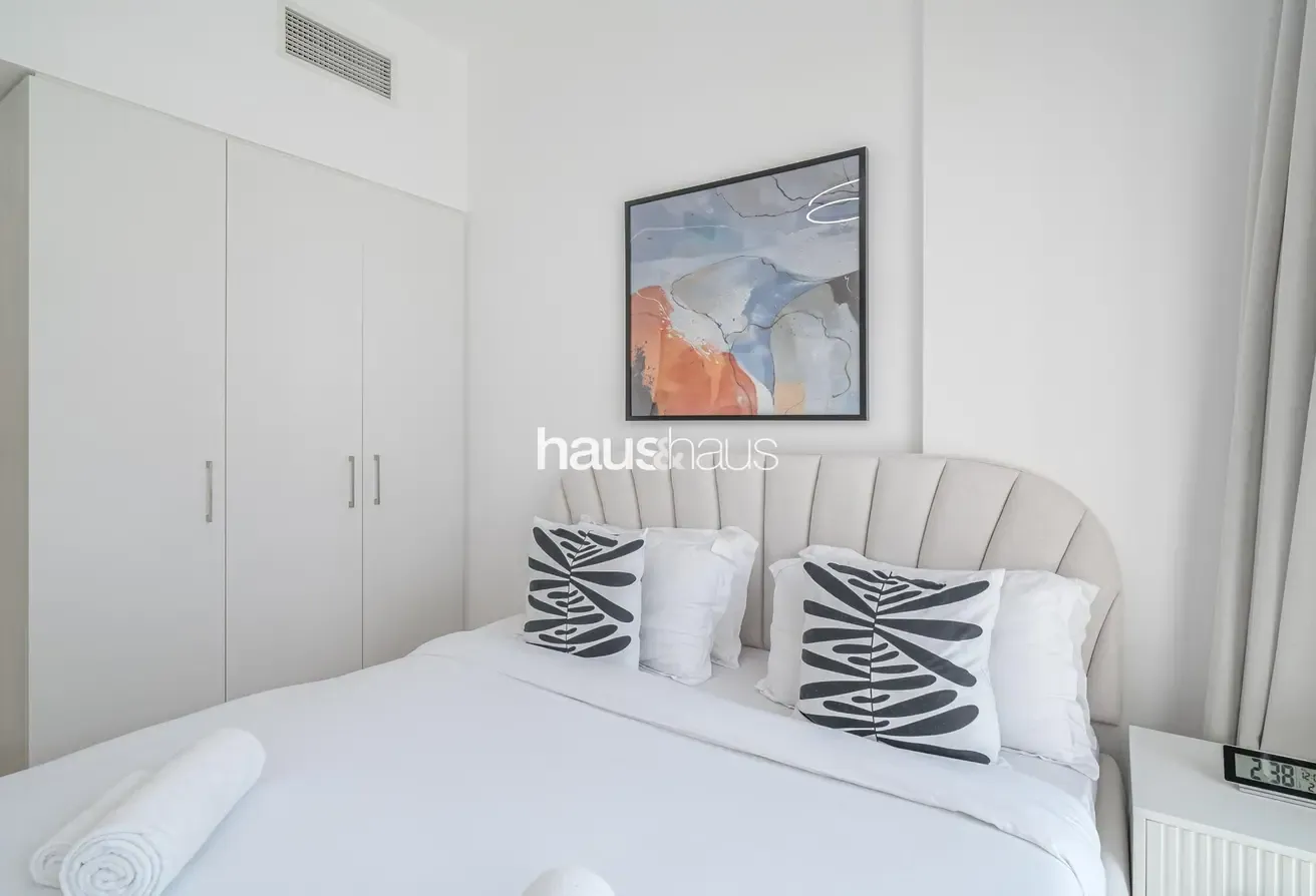 Chic 1BR | Near Park | Great Amenities