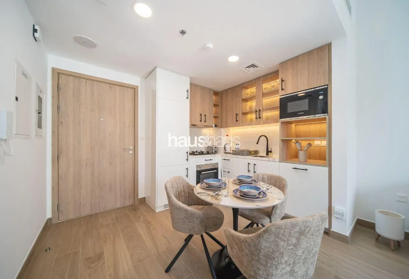 Modern and Bright | Great Facilities | Near Park