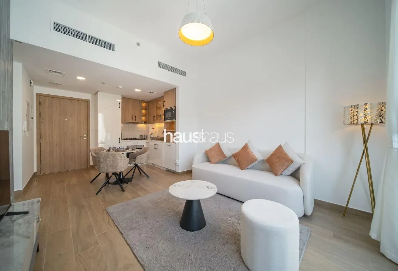 Modern and Bright | Great Facilities | Near Park