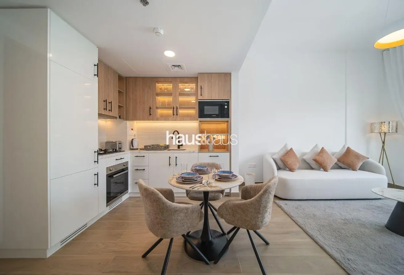 Modern and Bright | Great Facilities | Near Park