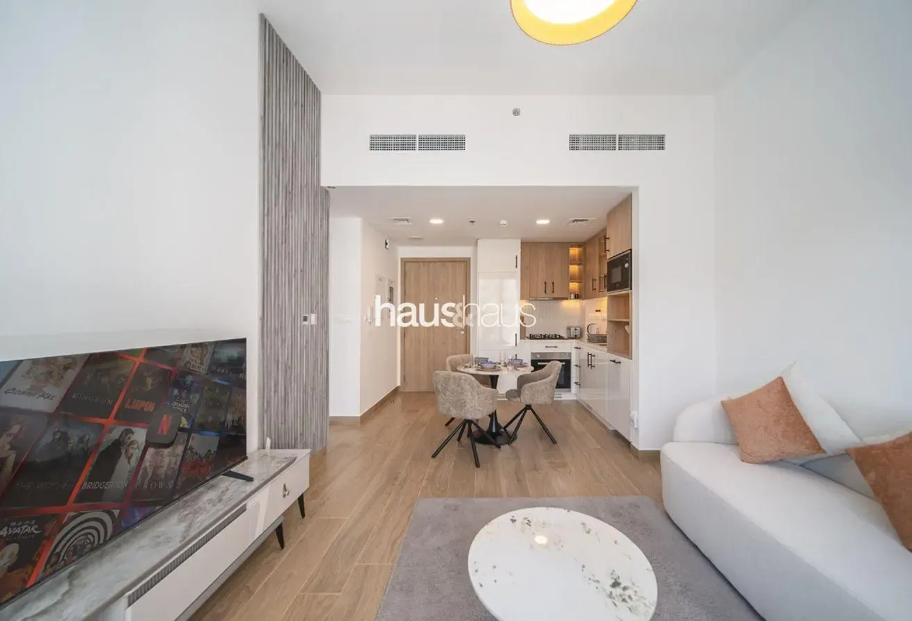 Modern and Bright | Great Facilities | Near Park