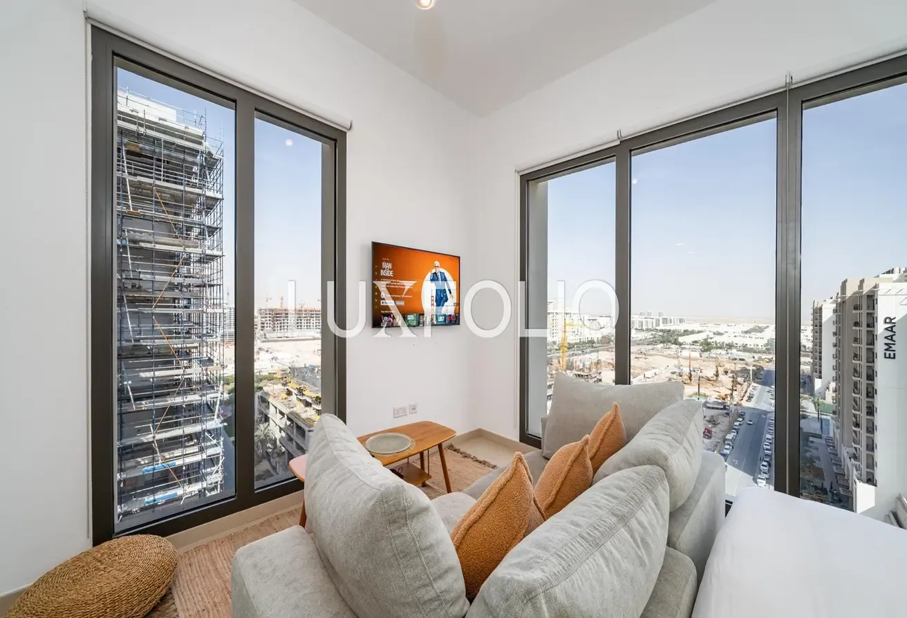 MODERN AND CLASSY STUDIO GREAT AMENTIES IN TOWN SQUARE AVAILABLE NOW