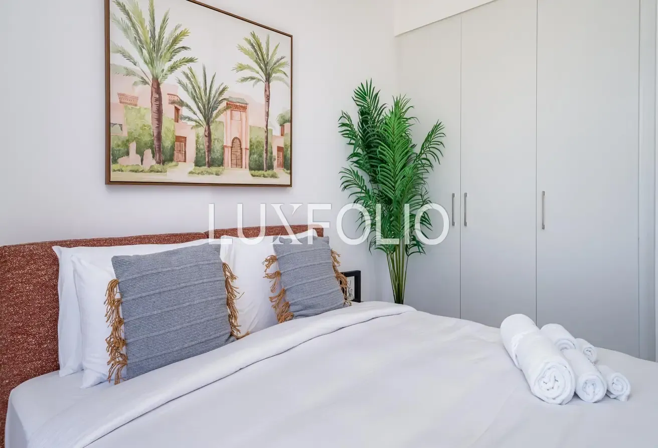 MODERN AND CLASSY STUDIO GREAT AMENTIES IN TOWN SQUARE AVAILABLE NOW