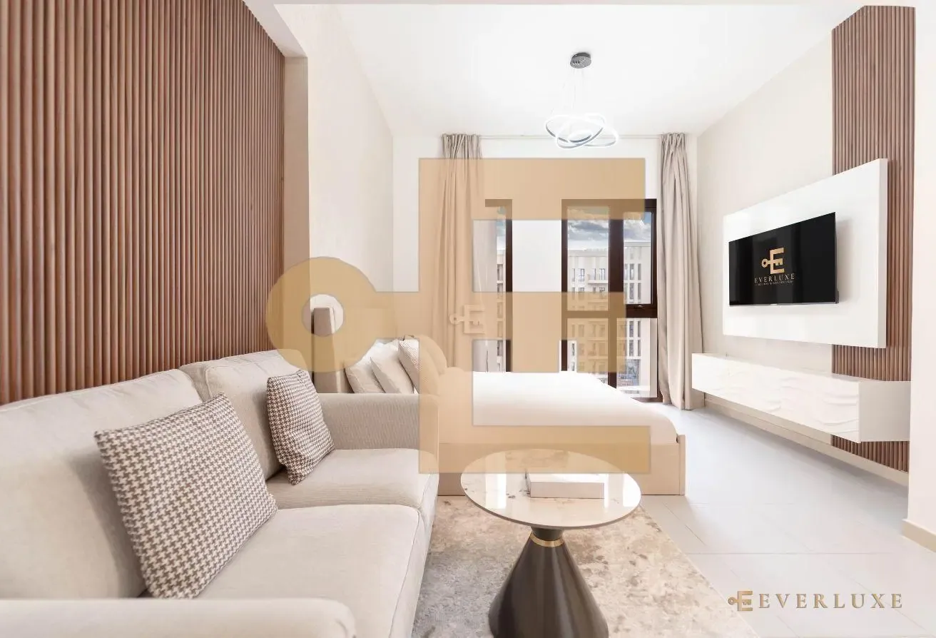 Contemporary Studio | Bright 5th Floor Living